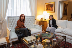 Cristina redobla la apuesta de la interna con Alberto Fernández. Cristina redobla la apuesta de la interna con Alberto Fernández.