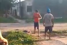 video: feroz pelea callejera termina de la forma mas inesperada