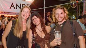 La lluvia no pudo frenar la energía de una avenida que es el alma de la noche mendocina. La lluvia no pudo frenar la energía de una avenida que es el alma de la noche mendocina.