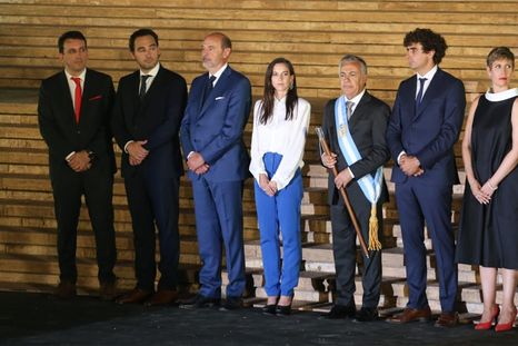 Alfredo Cornejo y su gabinete en día de la asunción Foto: Maximiliano Ríos/MDZ Alfredo Cornejo y su gabinete en día de la asunción Foto: Maximiliano Ríos/MDZ