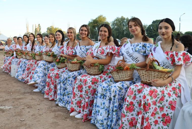 Votá por tu favorita para la corona departamental.