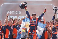 Luciano Benavides celebra en Yanbu el Dakar 2026, el más ajustado de la historia en motos.