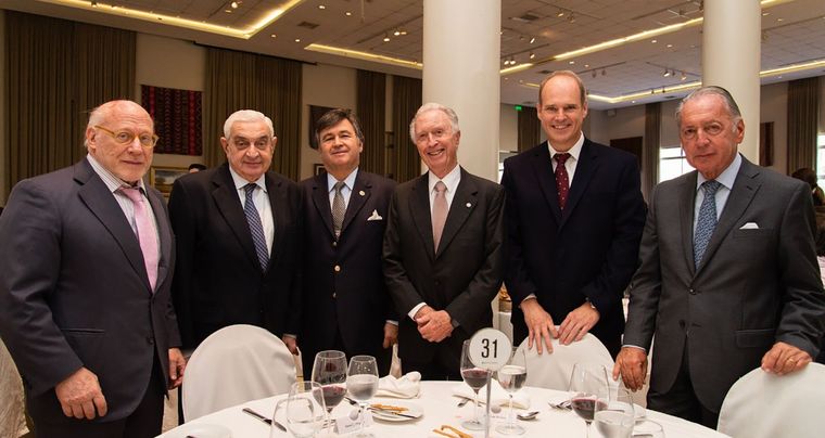 El Grupo de los 6 respaldó el acuerdo con el FMI y el fin del cepo cambiario. Foto: Archivo.