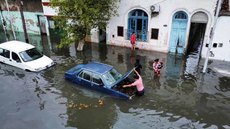 La lluvia provocó daños irreversibles en algunos barrios de la Ciudad Autónoma de Buenos Aires. Foto: NA