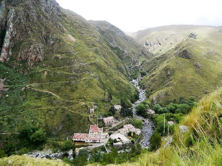 Este pueblo en las Sierras de Córdoba esconde una atrapante historia Foto: Instagram @apieargentina