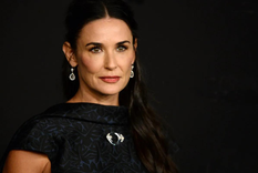 DEMI MOORE DESLUBRÓ EN LAS PLAYAS DE GRECIA. LA ACTRIZ SE LUCIÓ EN TRAJE DE BAÑO A BORDO DE UN YATE.