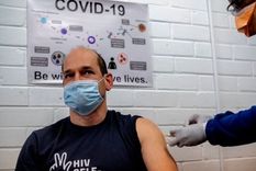 Decenas de grupos de investigación llevan a cabo estudios para desarrollar una vacuna. Esta foto fue tomada en Sudáfrica, donde se realiza un ensayo clínico.