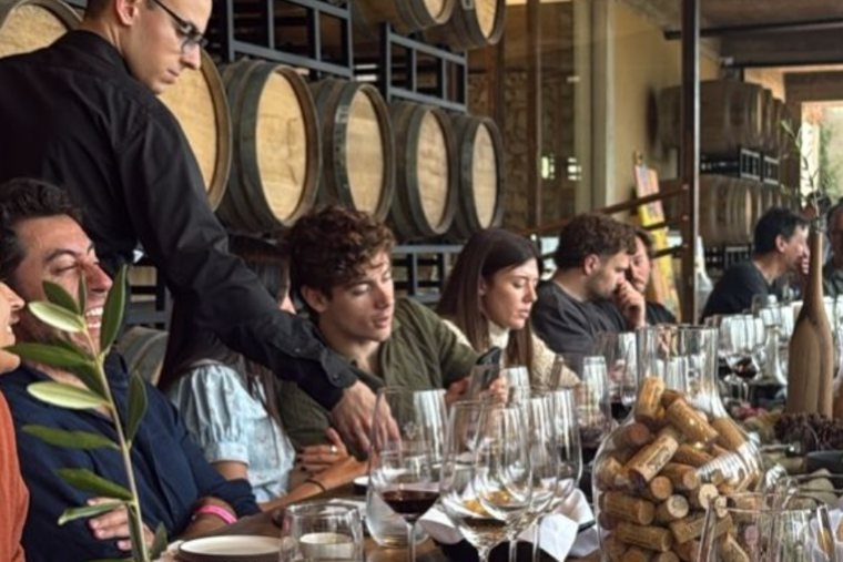 Antes del road show por las calles de Palermo, Franco Colapinto pasó por la estancia de un reconocido enólogo mendocino.