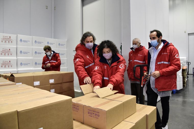 Más de 800 mil vacunas son distribuidas en todo el país desde este martes Foto: Telam