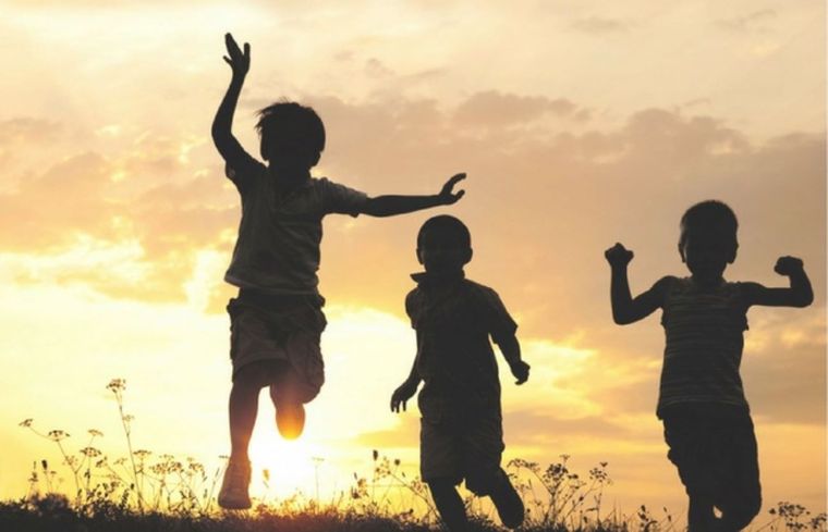 Dentro de la familia, sus integrantes asumen ciertos roles que impactan en su forma de ser. Foto: Shutterstock