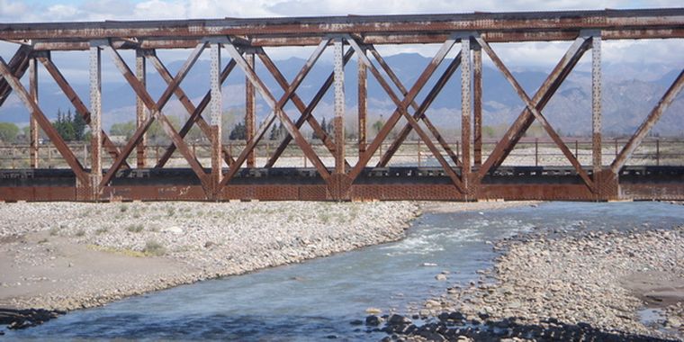 Río Tunuyán, aguas abajo del dique Valle de Uco. Foto: Imagen ilustrativa