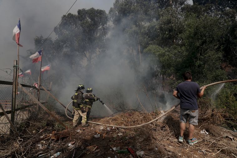 Los incendios han dejado más de 50 muertos y hay más de 300 personas desaparecidas Foto: EFE