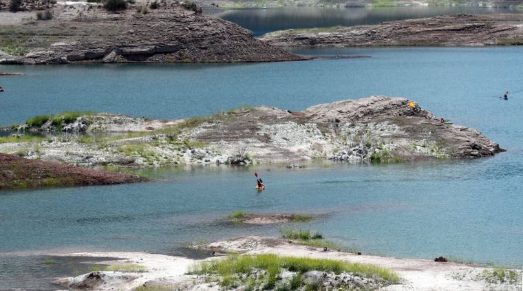 El próximo 10 de septiembre se discutirá el proyecto presentado por DOSADOS SA para la explotación de la margen norte del perilago de Potrerillos.