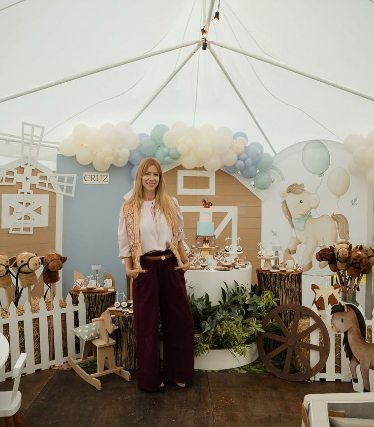 El look de Nicole Neumann para el cumple de su hijo.