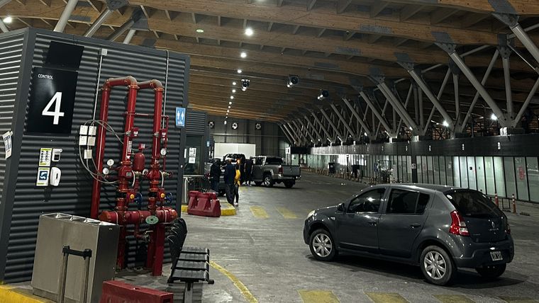 En plena temporada de verano, las autoridades insisten en planificar los horarios de cruce.