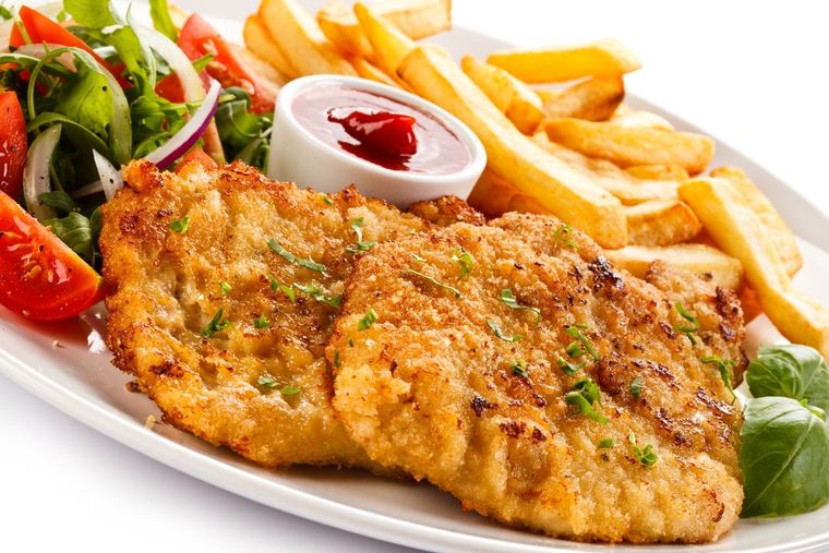 Milanesa de pollo crocante y perfumada con perejil. Foto: Pinterest - Cocinadelirante.com