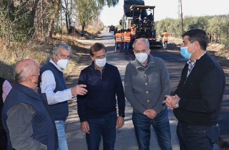 Rodolfo Suarez junto a Mario Abed, Raúl Rufeil, Miguel Ronco y Osvaldo Romagnoli. Foto: Prensa Gobierno de Mendoza