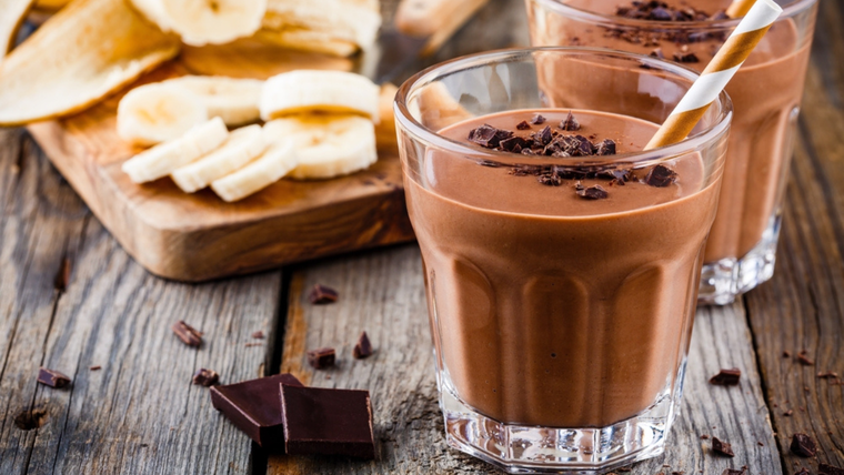 Cuanto más madura está la banana antes de congelarla, más dulce queda esta receta un helado sin endulzantes extra. Cuanto más madura está la banana antes de congelarla, más dulce queda esta receta un helado sin endulzantes extra.