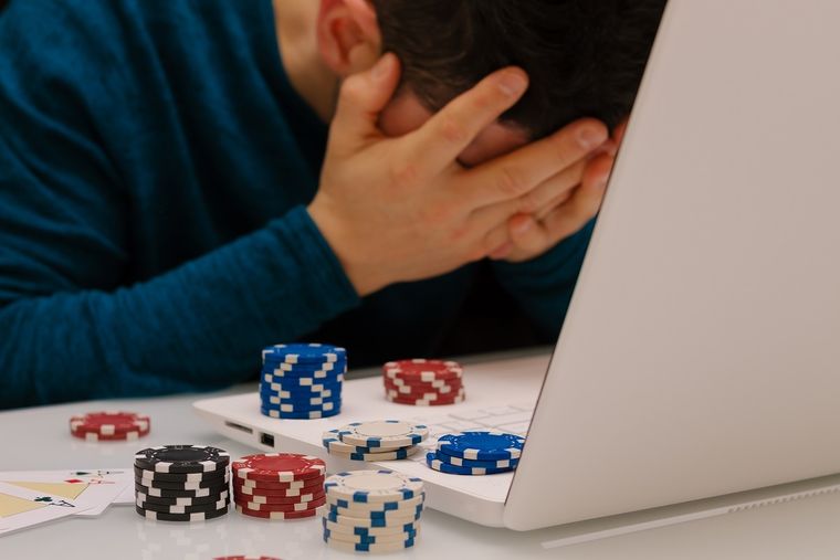 Buscan que los deudores alimentarios no puedan ingresar a casinos. Foto: Shutterstock