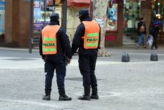 Fiesta Los agentes estaban inclumpliendo las normas sanitarias y los vecinos hicieron la denuncia. Foto: ALF PONCE / MDZ