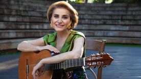 Berta Rojas es una guitarrista clásica que le dio el primer Latin Grammy a Paraguay. Berta Rojas es una guitarrista clásica que le dio el primer Latin Grammy a Paraguay.
