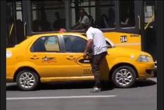 Se hizo viral un video en el que se ve cómo amedrentaban a taxistas cordobeses que no adherían al paro decretado ayer lunes Foto: Captura de video
