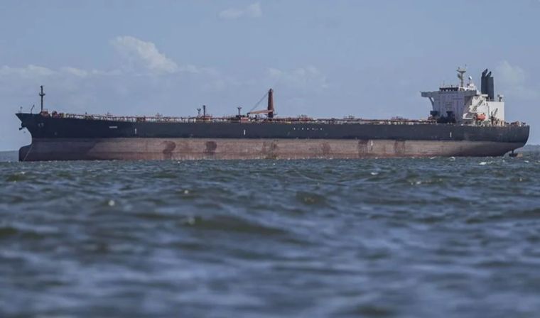 Un petrolero de Rusia, país que no deja de vender cruso al mundo. Foto Efe Un petrolero de Rusia, país que no deja de vender cruso al mundo. Foto Efe