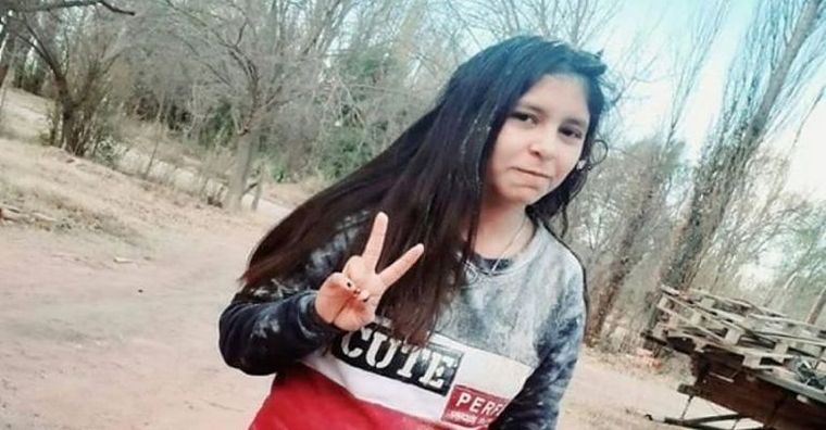 La adolescente de 15 años fue atacada con un arma blanca en el baño de su casa