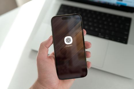 Algunos académicos ocultan mensajes en sus papers para condicionar la evaluación realizada por inteligencia artificial. Algunos académicos ocultan mensajes en sus papers para condicionar la evaluación realizada por inteligencia artificial.