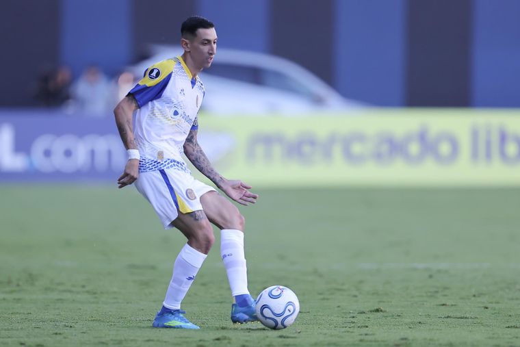 Fideo Di María se acercó a la tribuna canalla luego de la derrota 3-0 ante Estudiantes y tuvo una reacción que no pasó inadvertida.