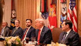 Donald Trump interrumpió a la periodista argentina Nieves Zuberbühler durante su encuentro con Javier Milei: el motivo. Foto: EFE