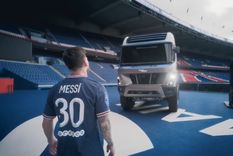 Messi en el Parque de los Príncipes frente al innovador vehículo Foto: Gaussin Group
