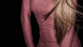 Así fue el nuevo outfit de Pampita que mezcló tachas con escote trasero. Foto: Instagram: pampitaoficial