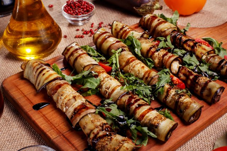 Rollitos con ricotta, nueces y miel en solo 30 minutos. Foto: Shutterstock