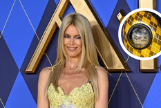 Claudia Schiffer mostró a su gato encapsulado en el estreno de la película que produjo. Foto: PA Media Group/The Grosby Group