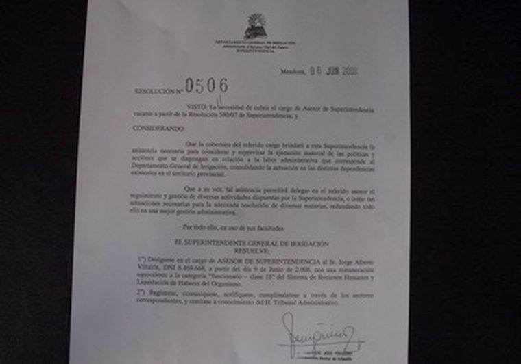 La resolución 506 de Irrigación designa a Villalón como asesor contratado. Foto: MDZ