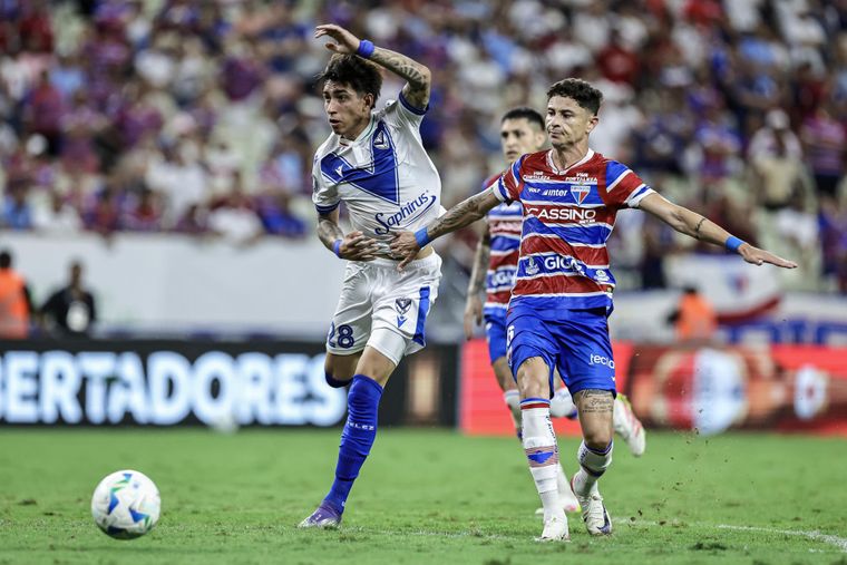 Vélez y Fortaleza igualaron sin goles en el Arena Castelão.