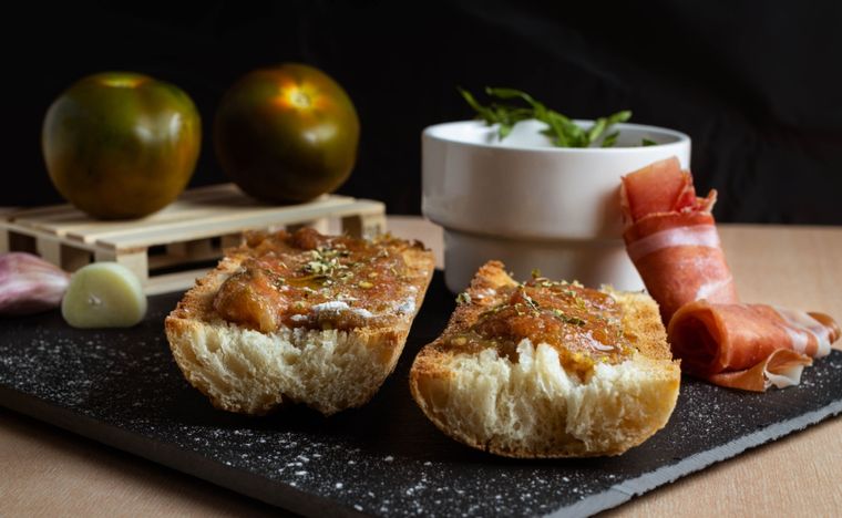 Pan tumaca Una receta simple y deliciosa de pan tumaca para hacer en pocos pasos. Foto: Shutterstock
