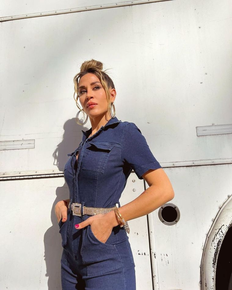 Jimena Barón y Verónica Lozano son dos de las estrellas que se animan al jumpsuit de denim este verano.