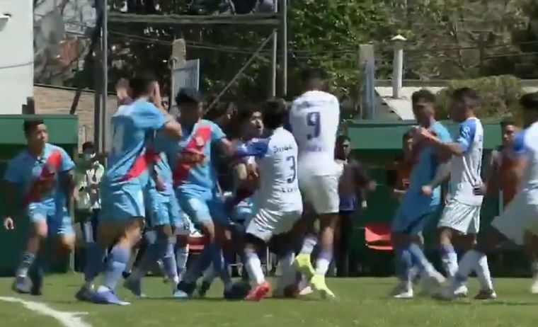 Los pibes terminaron a las trompadas Foto: captura de TV