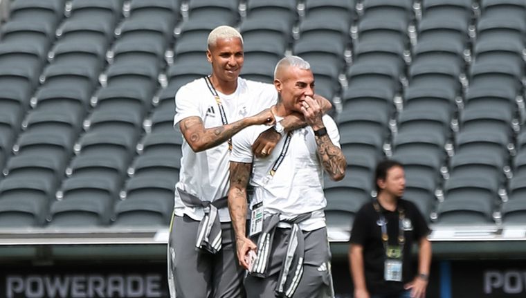 Deyverson y Vargas en el Monumental. Foto: libertadores_br
