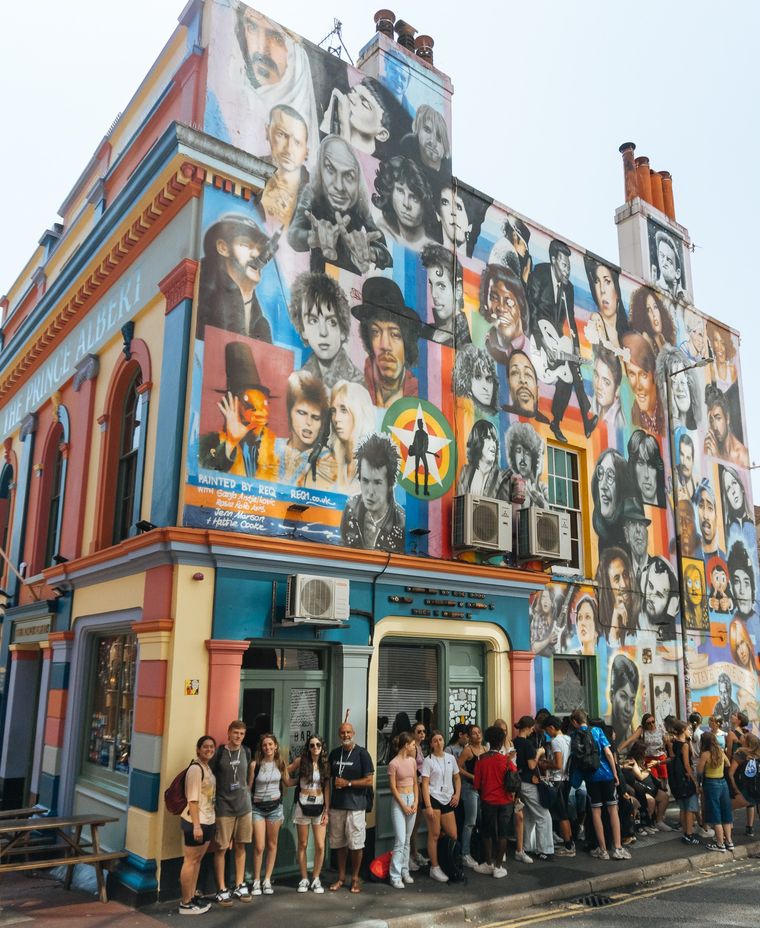 Por supuesto, además de aprender hay momentos de diversión y sociabilidad. Por supuesto, además de aprender hay momentos de diversión y sociabilidad.