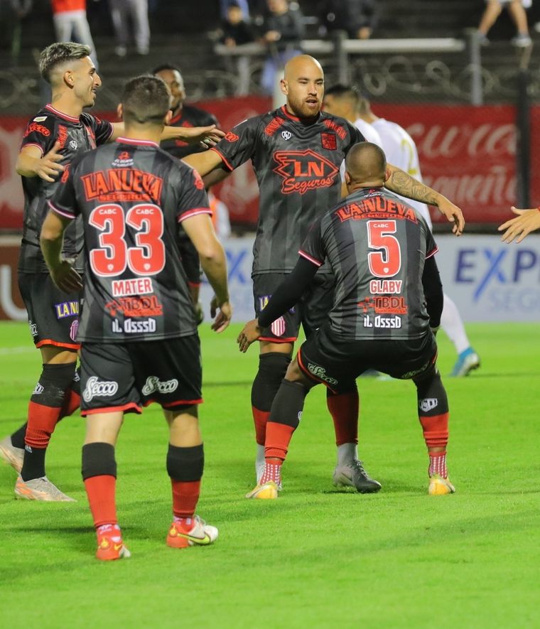 Barracas goleó y avanzó en la Copa Argentina. Foto: @barracascentral