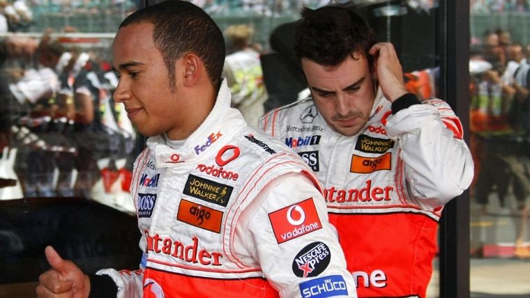 Hamilton y alonso juntos en McLaren. Foto: Redes Sociales