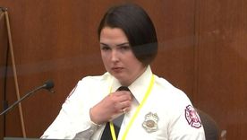 Genevieve Hansen, una socorrista capacitada, declaró que los policías no le permitieron prestar asistencia médica a George Floyd. Foto: REUTERS