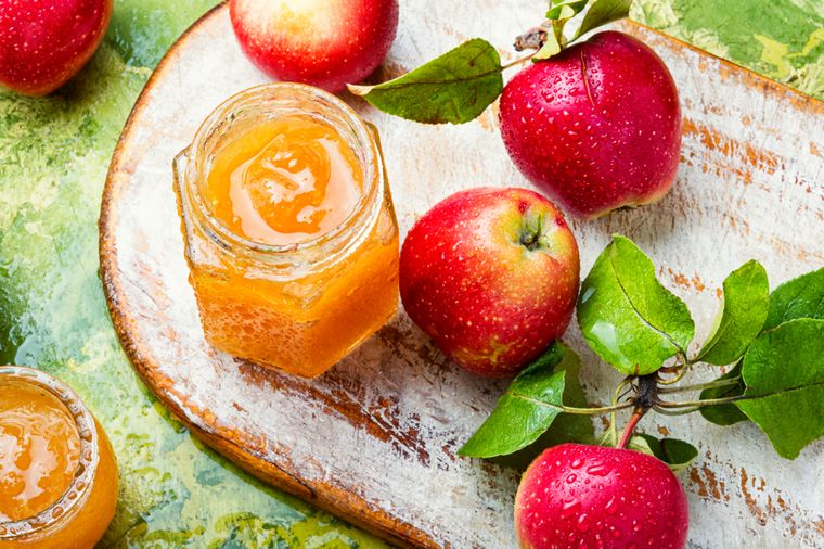 Receta de mermelada de manzana sin azúcar para desayunos saludables.