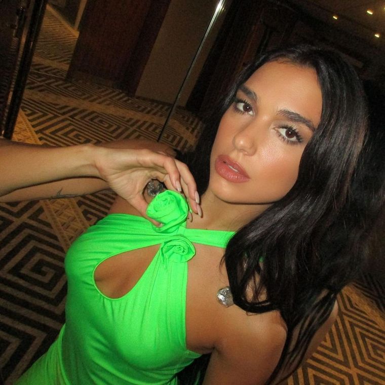 Dua Lipa se inspira en los vestidos 90´y 2000 para sus looks 2022 Foto: Instagram