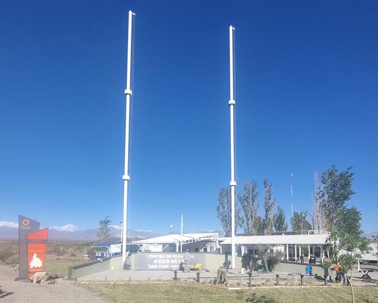 El cruce internacional reabrió tras trabajos de mejora y ya permite el paso de autos, motos y minibuses hacia la Región de Coquimbo. El cruce internacional reabrió tras trabajos de mejora y ya permite el paso de autos, motos y minibuses hacia la Región de Coquimbo.