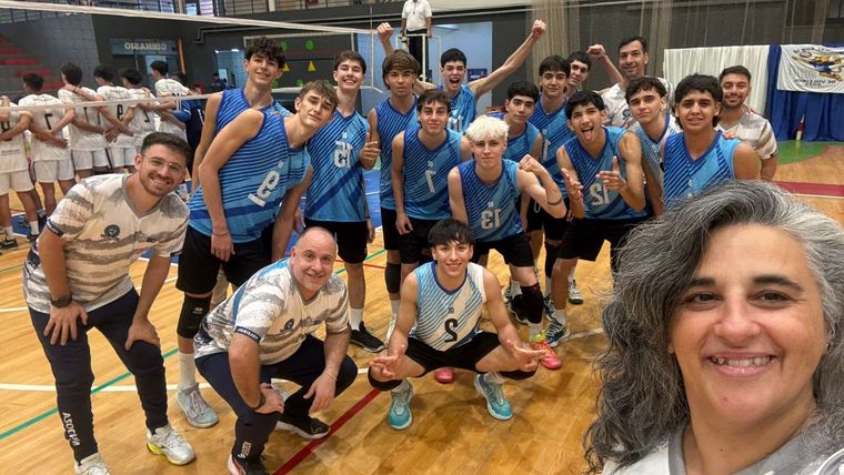 Mendoza comenzó con el pie derecho su participación en el Argentino Sub 18 de vóley Foto: FMV