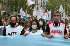 Carina Sedano, junto a representantes de otros gremios. Foto: Maximiliano Ríos/MDZ